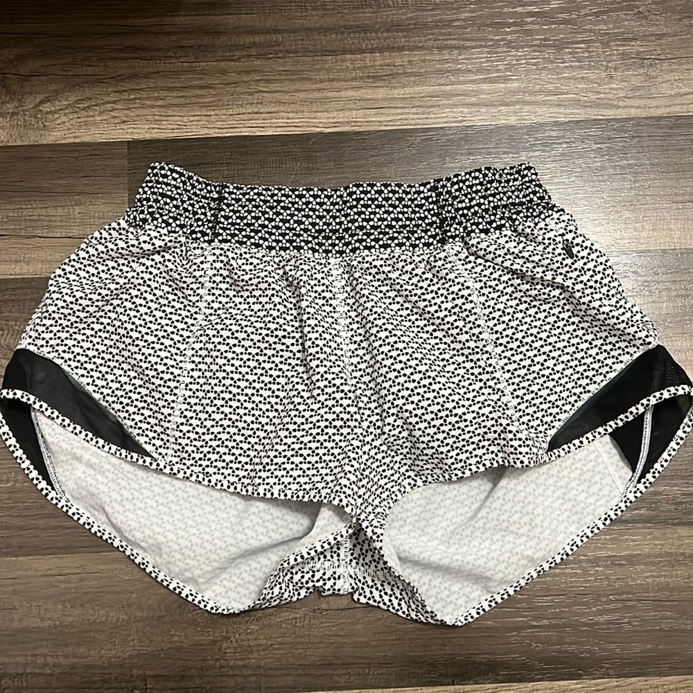 Lululemon Hotty Hot Low Rise Lined Short